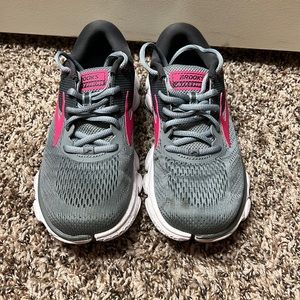 Women’s Brooks running shoes
